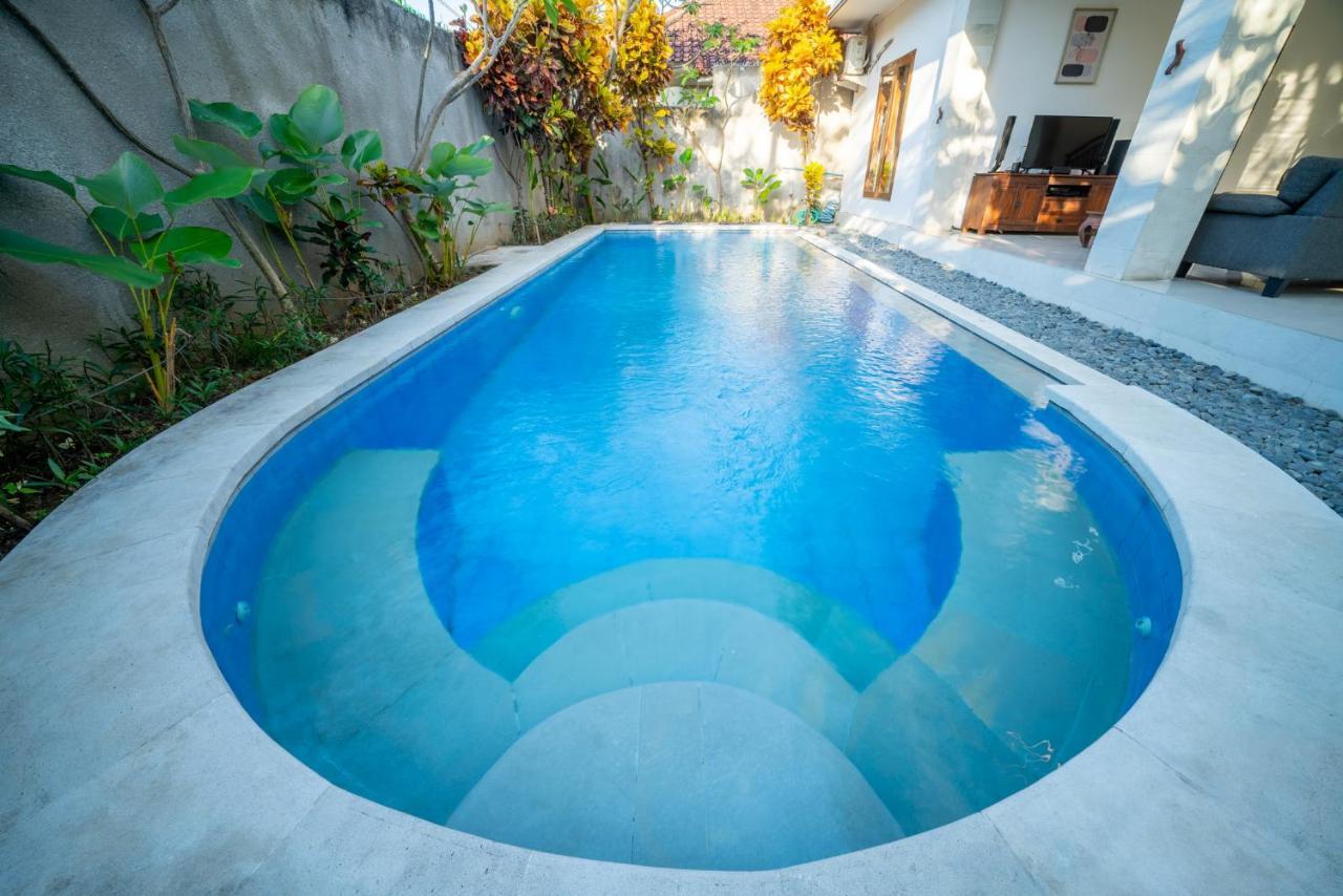 Devina - * Seminyak (Bali)
