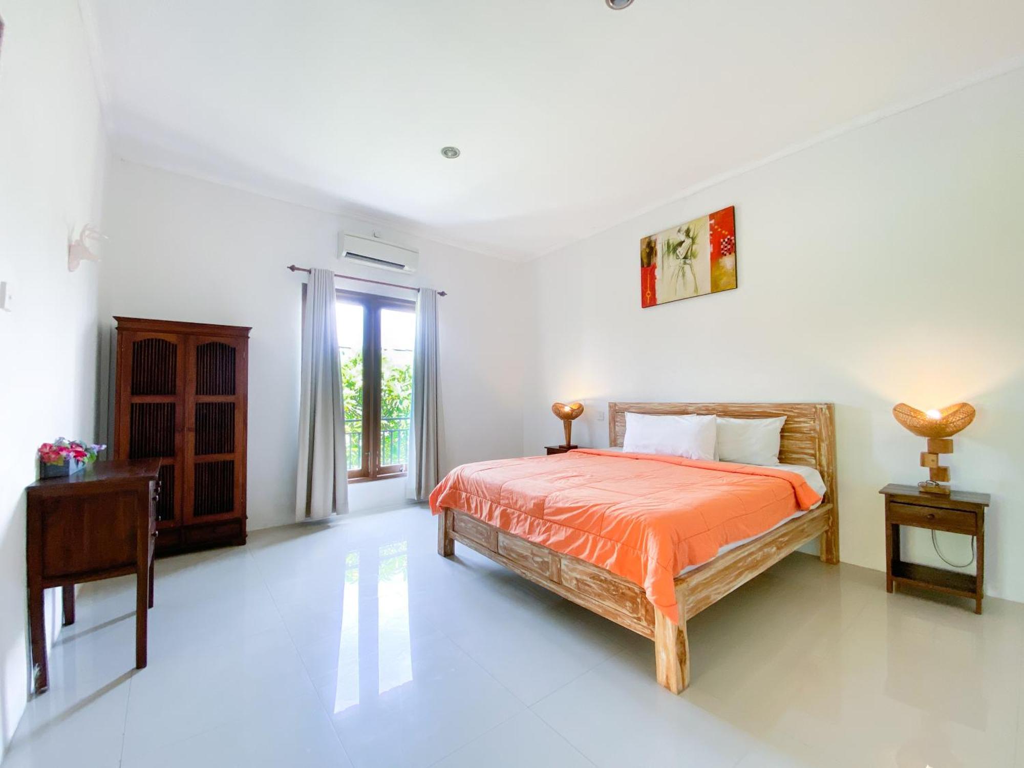 Devina - * Seminyak (Bali)